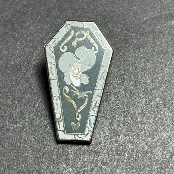 Disney Captain Hook Trading Pin Peter Pan Villain Silver Coffin Lapel Pin Brooch - Picture 8 of 9